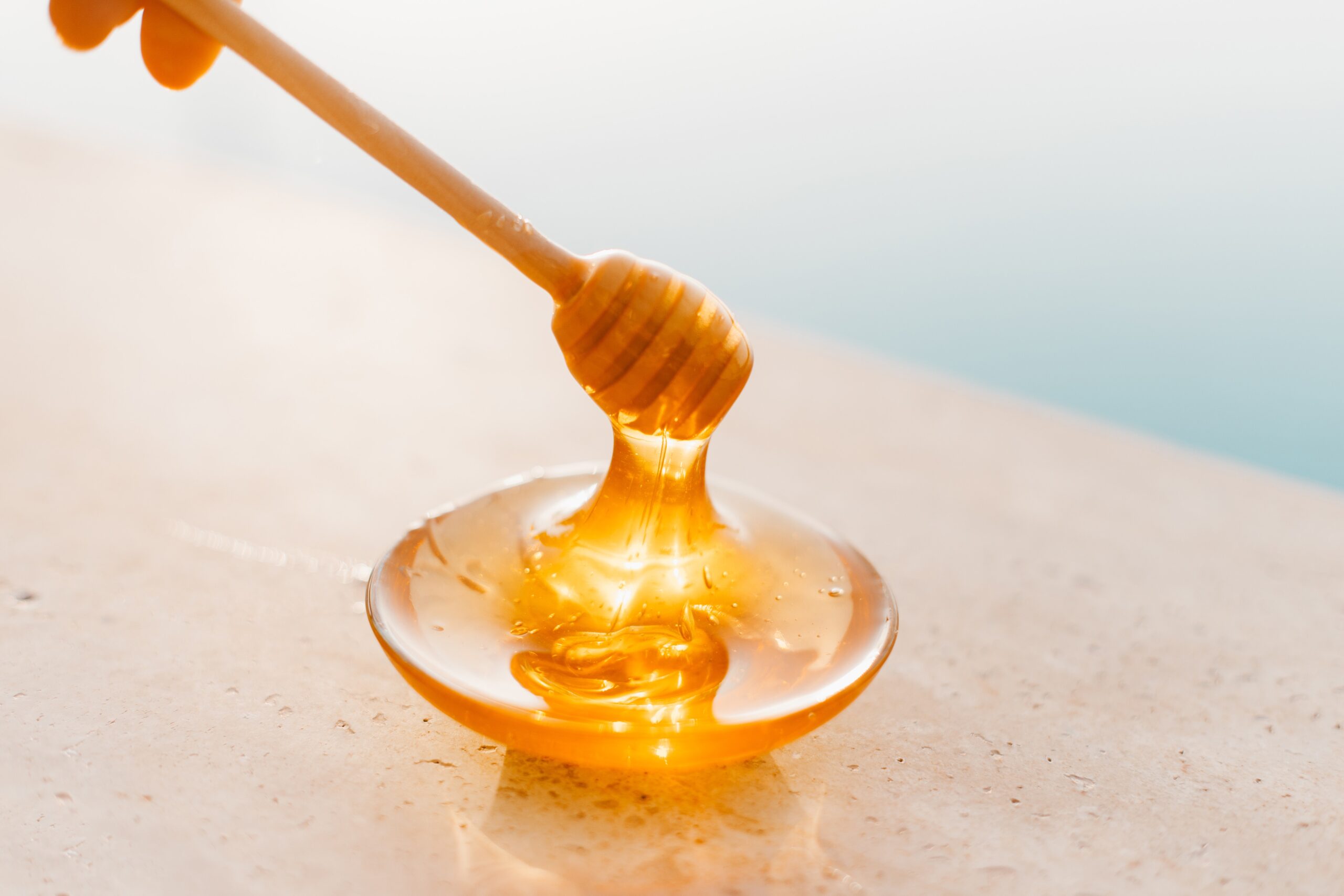 Made by bees from plant nectar , honey has an array of beneficial plant compounds and antioxidant